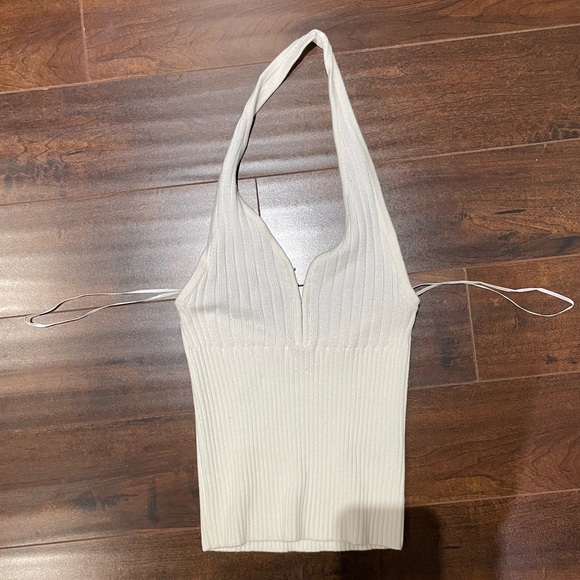 Brand New White Guess Halter top - Picture 2 of 4